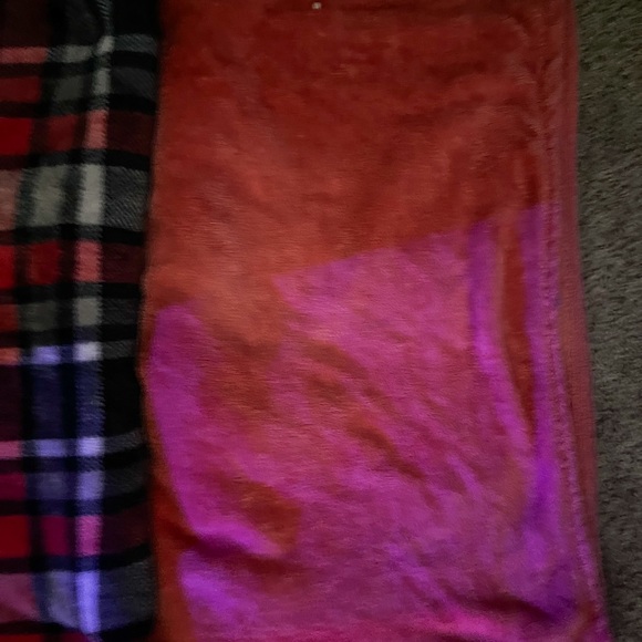 2 blankets bundle - Picture 2 of 3